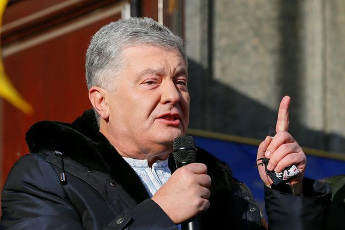 Порошенко сообщил, что украинские министры покинули Киев