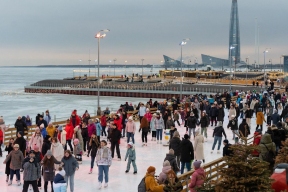 Starting December 7 in St. Petersburg you will be able to visit the largest skating rink in the world