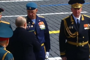 «Не отдали честь Путину на параде Победы». Почему так себя повели два высокопоставленных офицера?