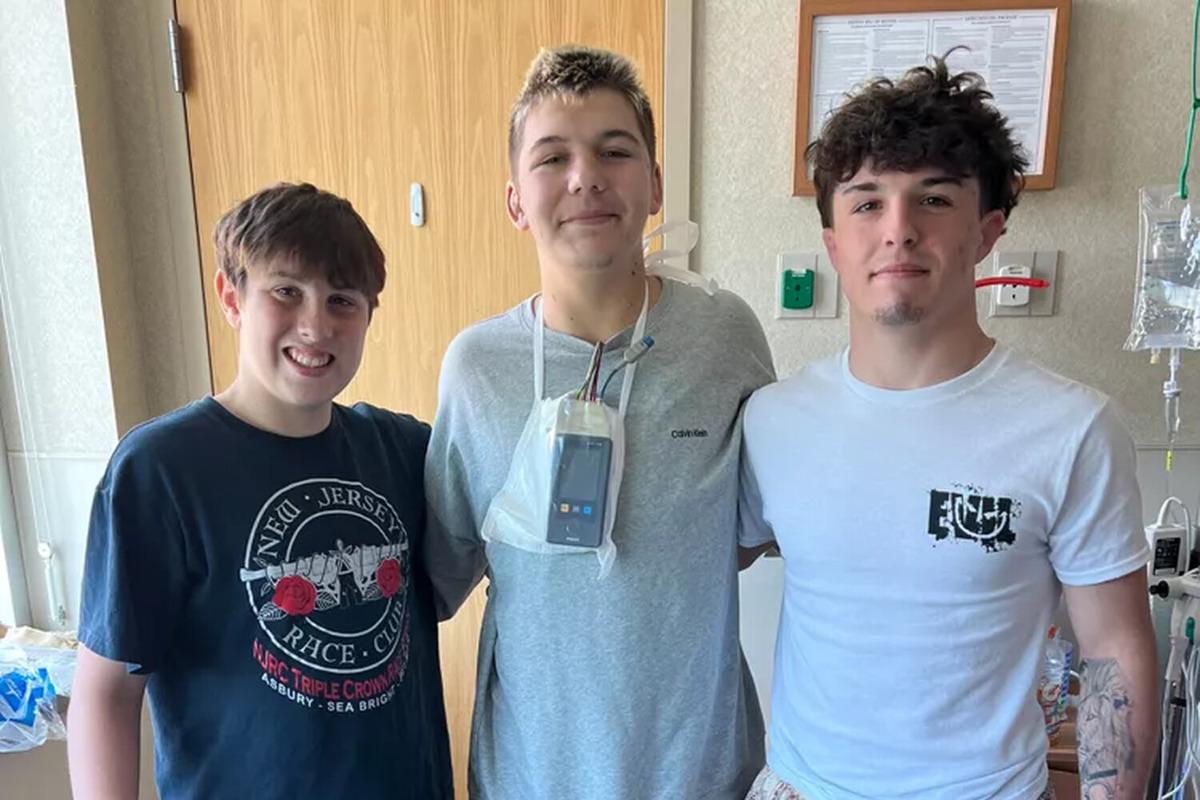 Teenager in U.S. saves friend after cardiac arrest at workout class