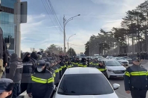 В Грузии протестующие частично перекрыли выезд из столицы