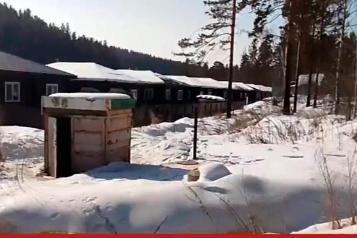 Под Иркутском селяне уже долгое время жалуются на загрязнение местной реки стоками