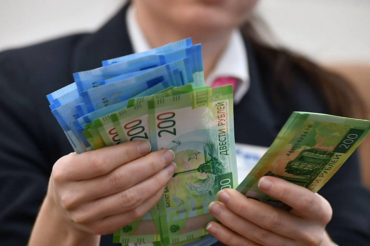 В Курганской области с 1 июля бюджетникам увеличат зарплаты на 10%