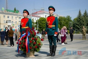 Братья Запашные и другие артисты цирка встретили День Победы в Луганске