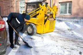 583 дорожных рабочих вышли на уборку снега в Челябинске