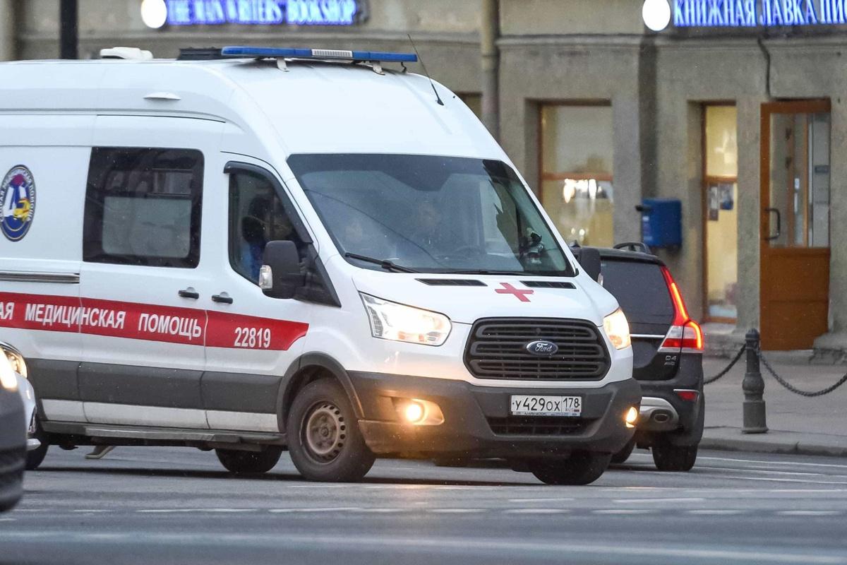 В Колпинском районе произошло ДТП с участием грузовика, автобуса и легковых машин