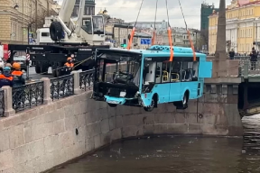 Следком назвал имена погибших пассажиров затонувшего автобуса в Петербурге, в живых остался только один
