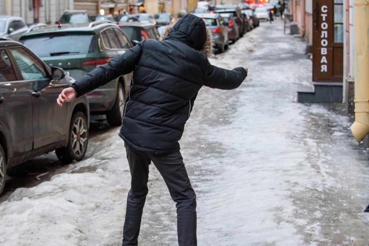 В Петербурге за сутки зафиксировали 14 травмировавшихся из-за гололеда