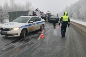 Под Липецком столкнулись три машины, а водители двух из них погибли