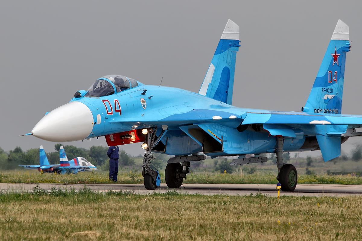 Российский Су-27 отогнал от границы РФ датский F-16