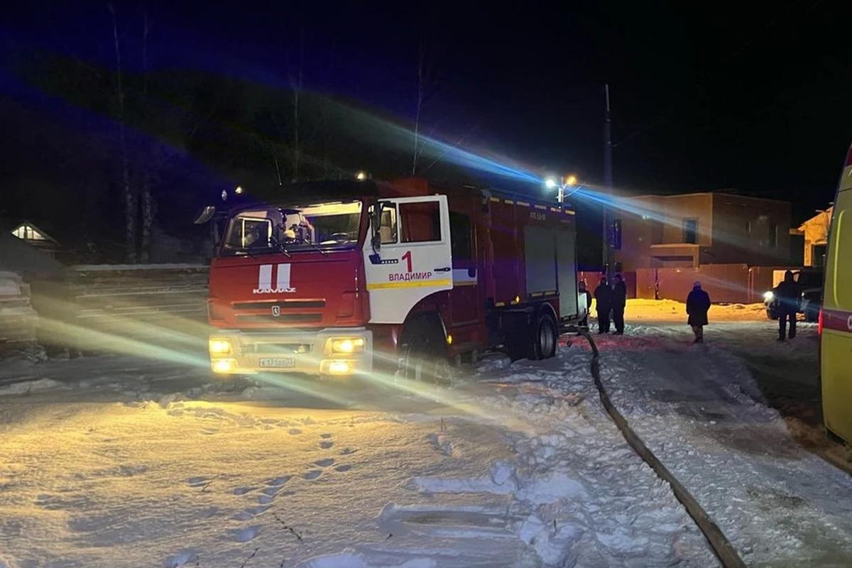 Два человека погибли при пожаре в бане во Владимирской области