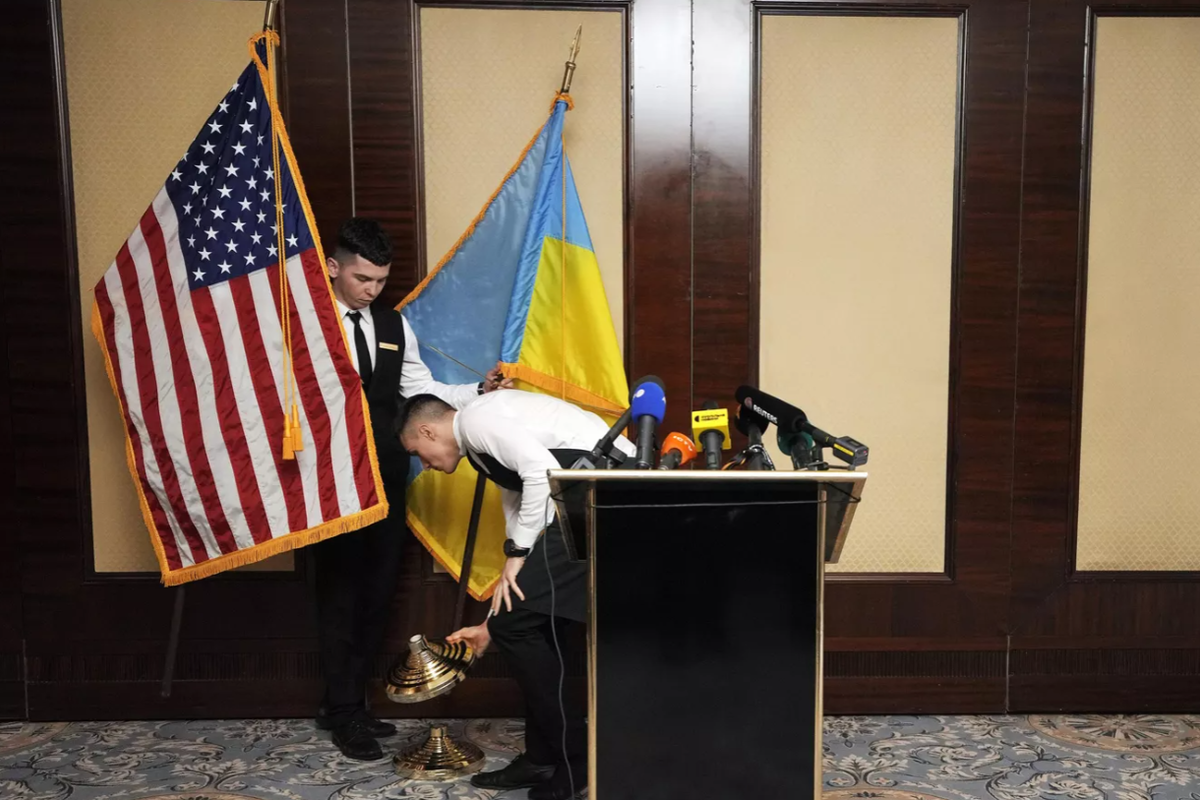 Флориан Филиппо оценил соглашение Вашингтона и Киева по ресурсам