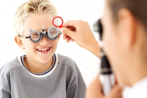 Should visually impaired children be placed on front desks? An ophthalmologist on how to protect a child's eye health