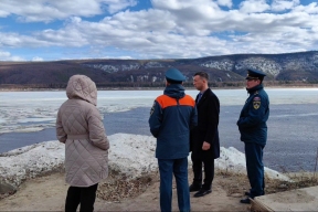 Якутские спасатели обеспокоены ситуацией на реке Лена