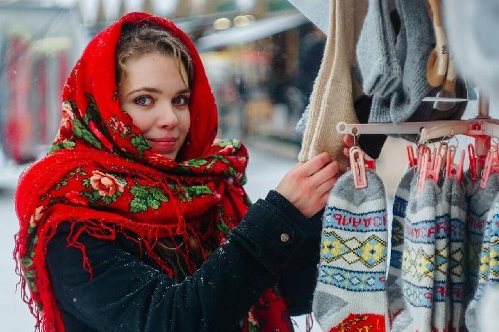 Французские круассаны – лучше, но… Красотка-француженка назвала главные плюсы и минусы России